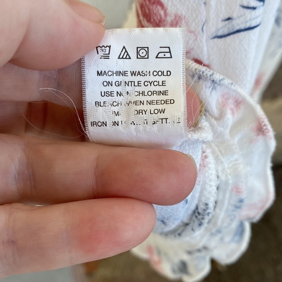 KENDALL & KYLIE WHITE FLORAL ROMPER LACE ACCENTS Size S GUC - Picture 9 of 12